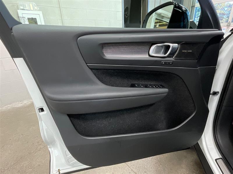 2022 VOLVO XC40 RECHARGE PURE ELECTRIC Twin Ultimate