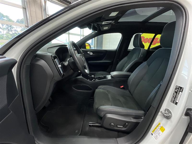 2023 VOLVO XC40 RECHARGE PURE ELECTRIC Plus