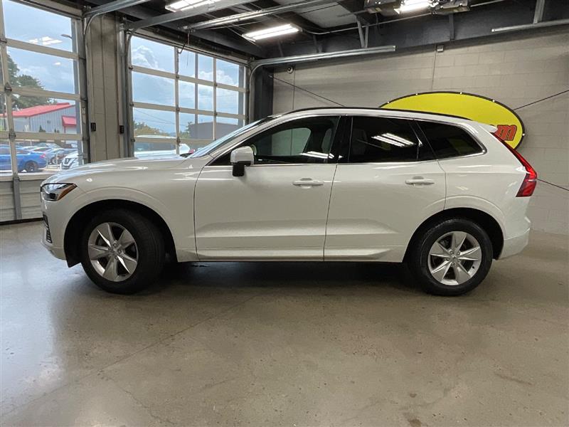 2022 VOLVO XC60 MOMENTUM