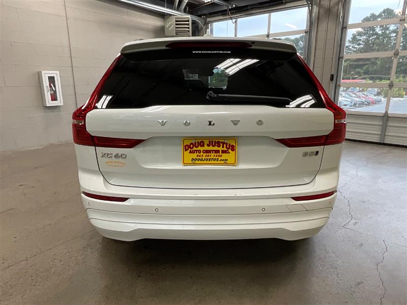 2022 VOLVO XC60 MOMENTUM