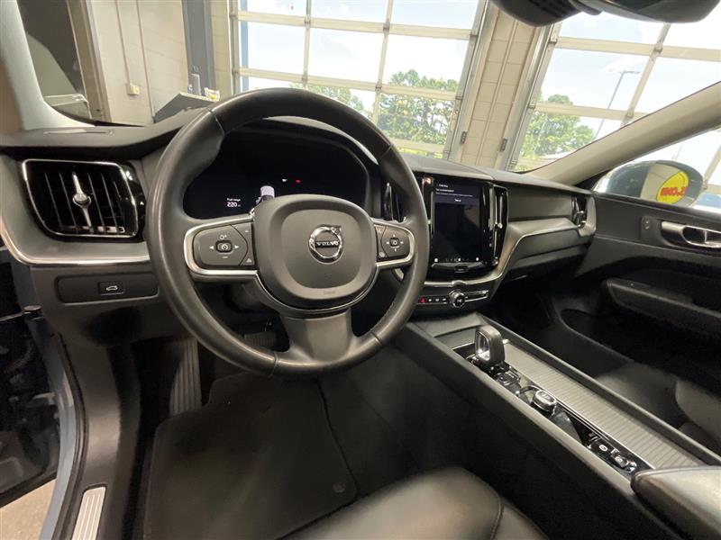 2023 VOLVO XC60 Core