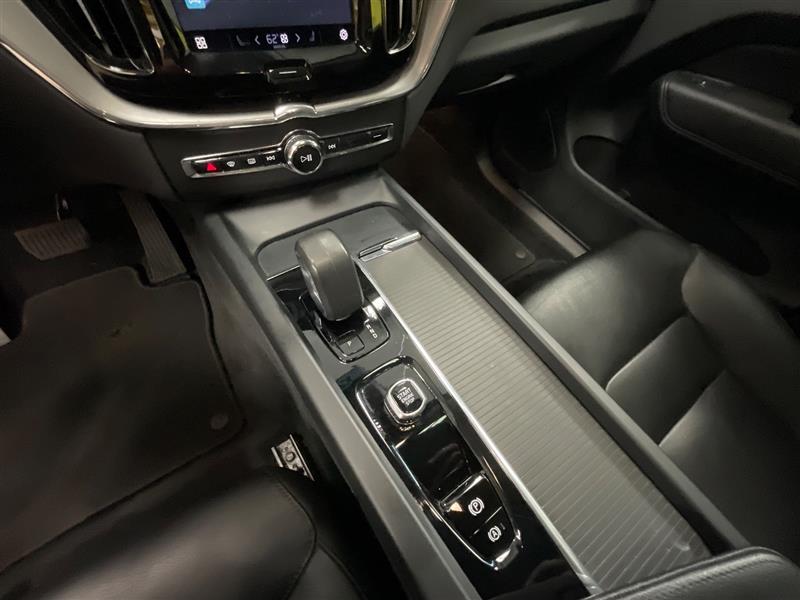 2023 VOLVO XC60 Core