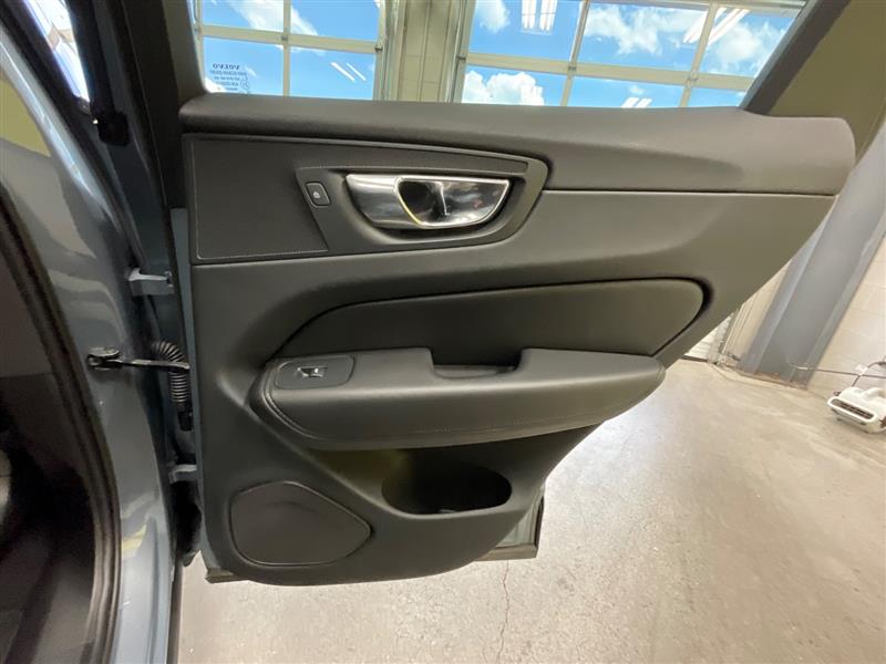 2023 VOLVO XC60 Core