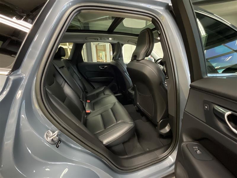 2023 VOLVO XC60 Core