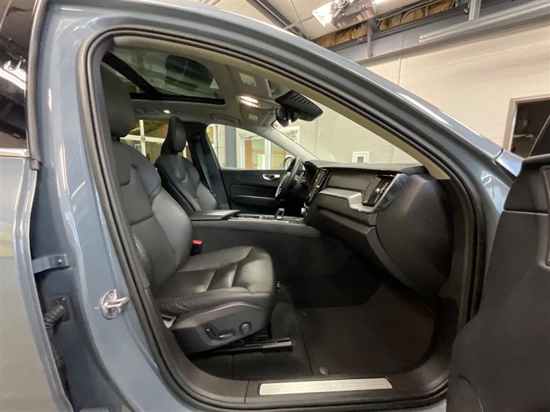 2023 VOLVO XC60 Core