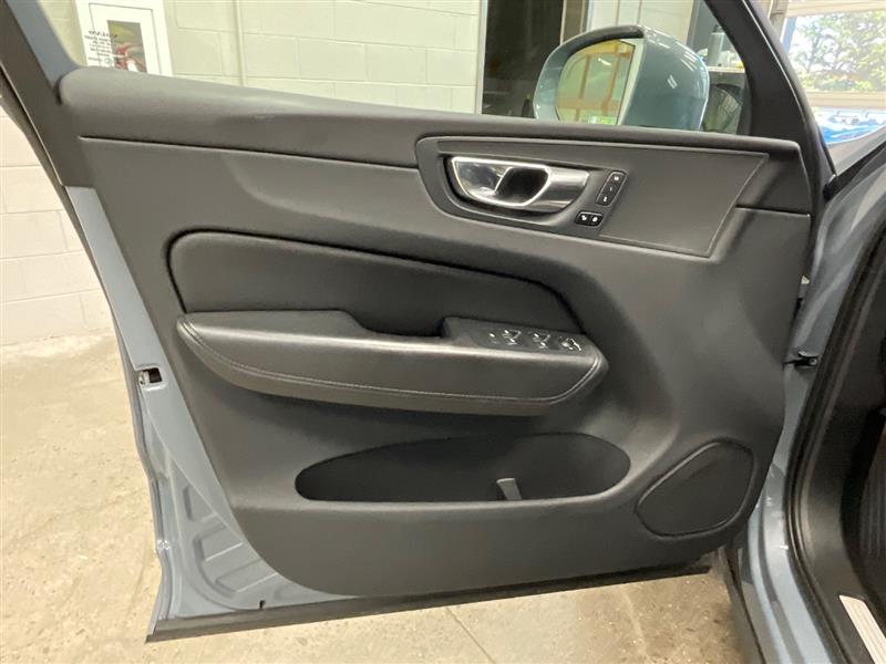 2023 VOLVO XC60 Core