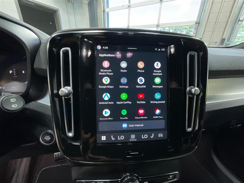2023 VOLVO XC40 Core