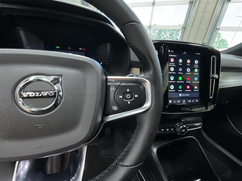 2023 VOLVO XC40 Core