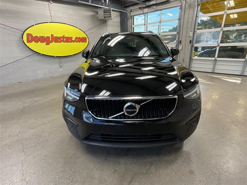 2023 VOLVO XC40 Core