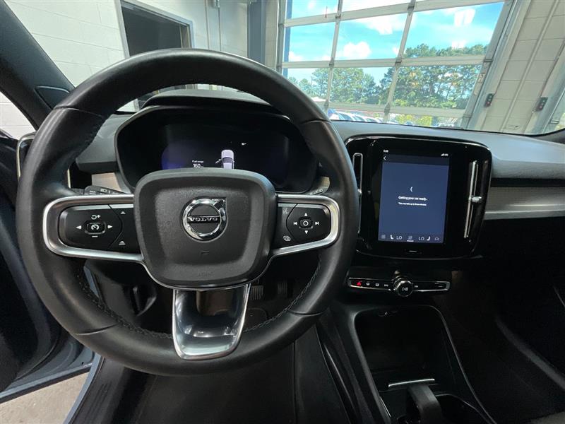 2023 VOLVO XC40 Core