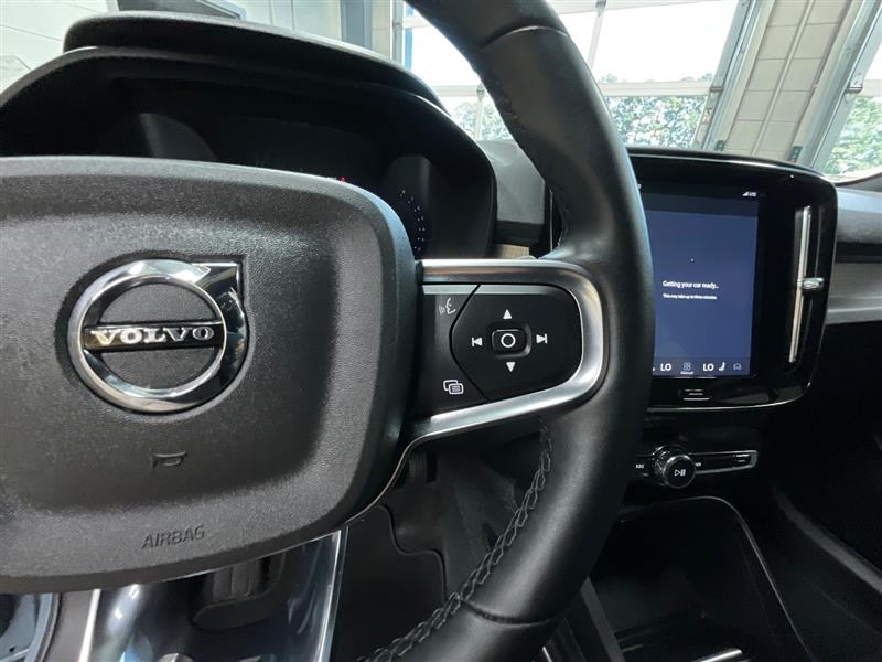 2023 VOLVO XC40 Core