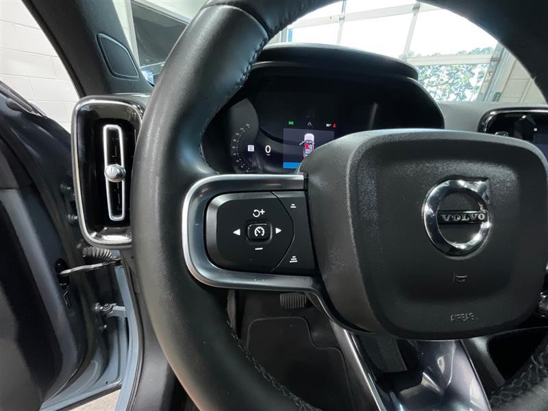 2023 VOLVO XC40 Core