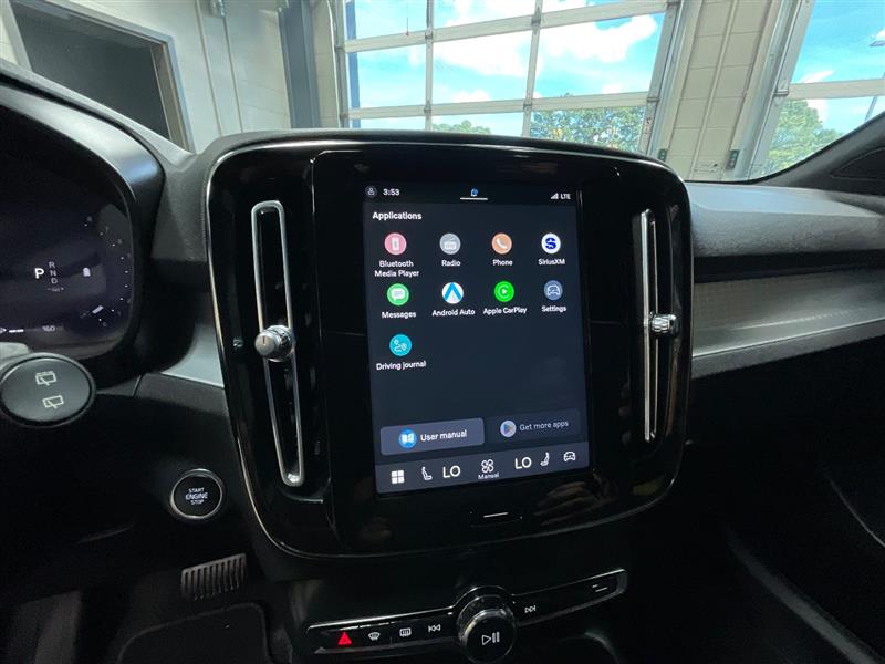 2023 VOLVO XC40 Core