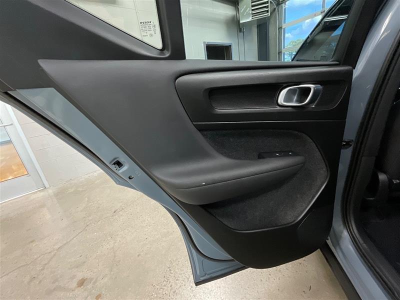 2023 VOLVO XC40 Core