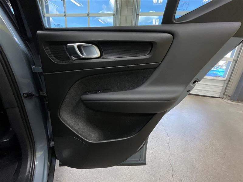 2023 VOLVO XC40 Core
