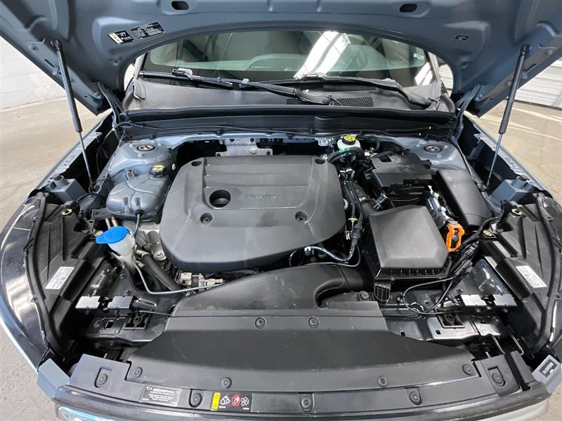 2023 VOLVO XC40 Core