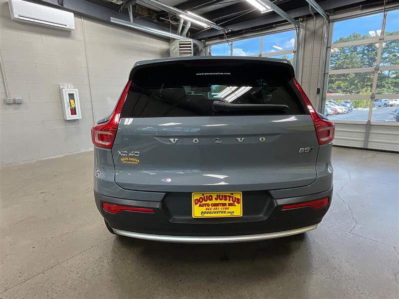 2023 VOLVO XC40 Core