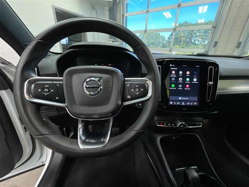 2023 VOLVO XC40 Core