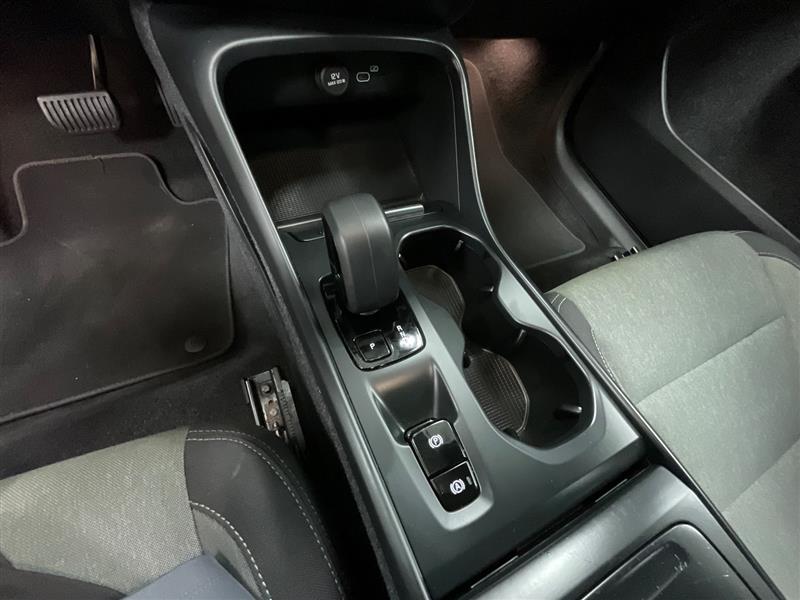 2023 VOLVO XC40 Core