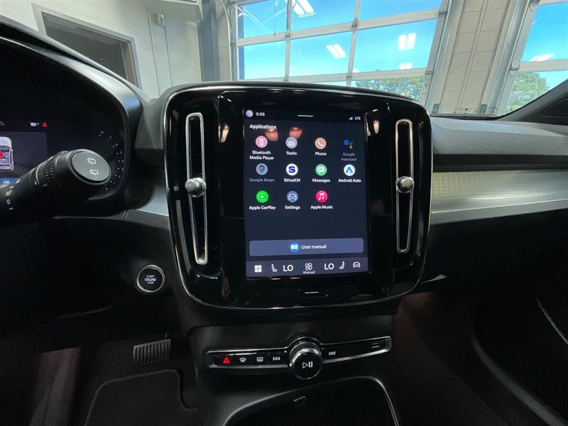 2023 VOLVO XC40 Core