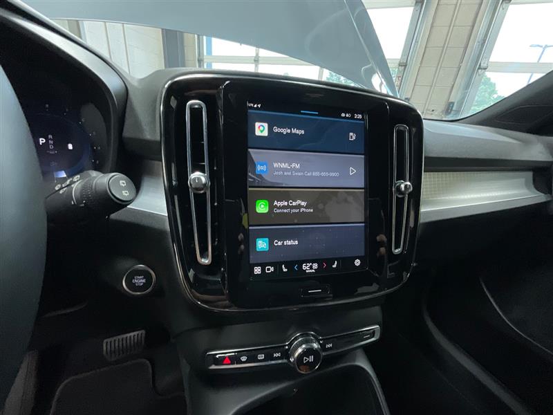 2023 VOLVO XC40 Core