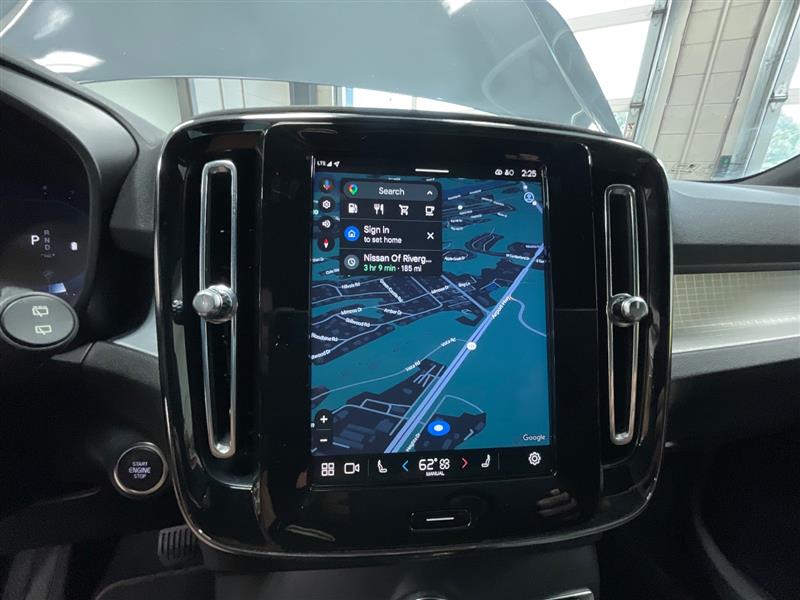 2023 VOLVO XC40 Core