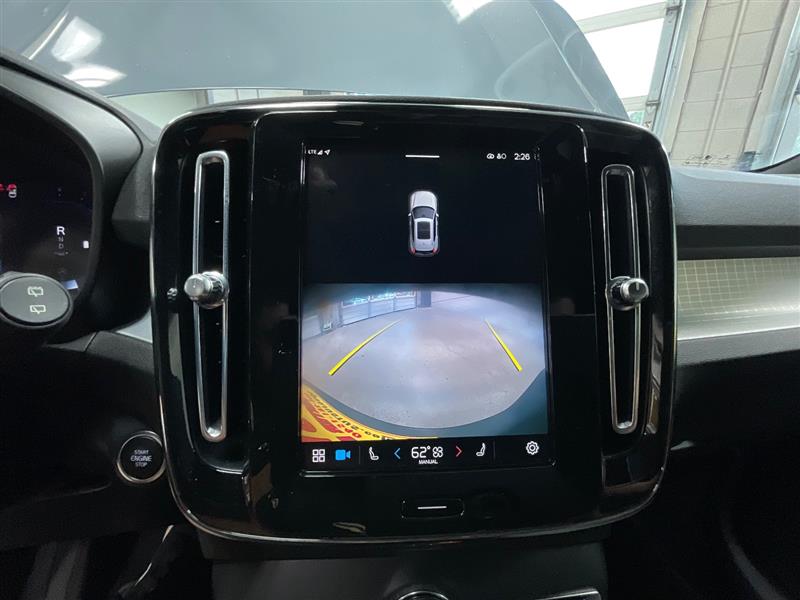 2023 VOLVO XC40 Core