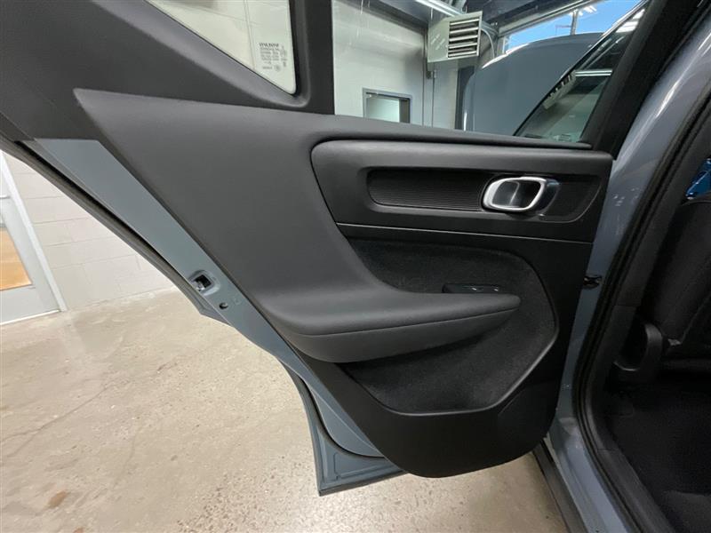 2023 VOLVO XC40 Core