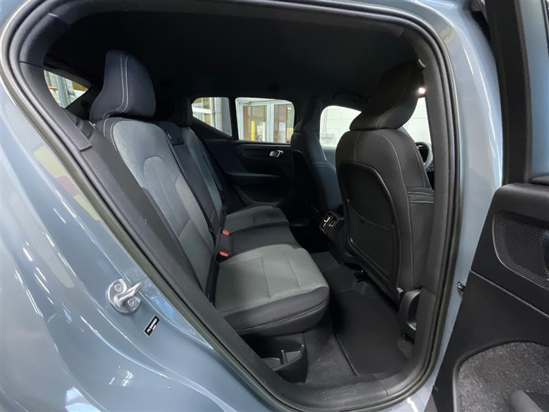 2023 VOLVO XC40 Core