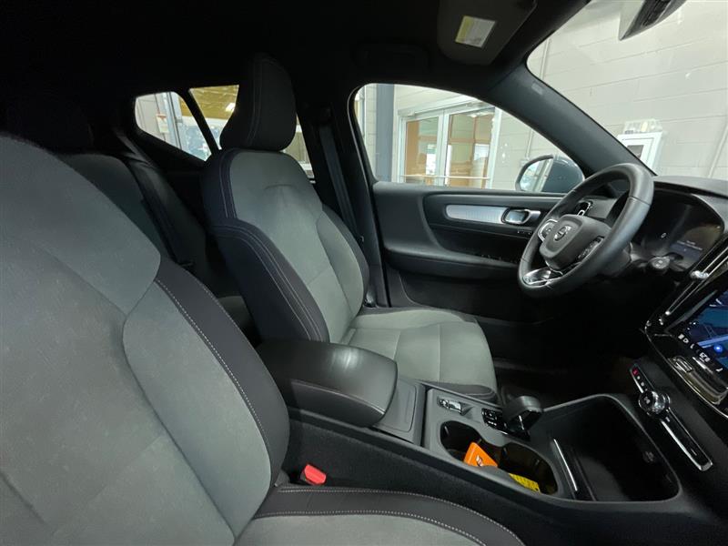 2023 VOLVO XC40 Core