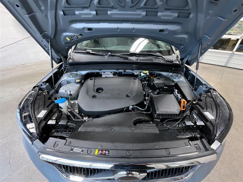 2023 VOLVO XC40 Core