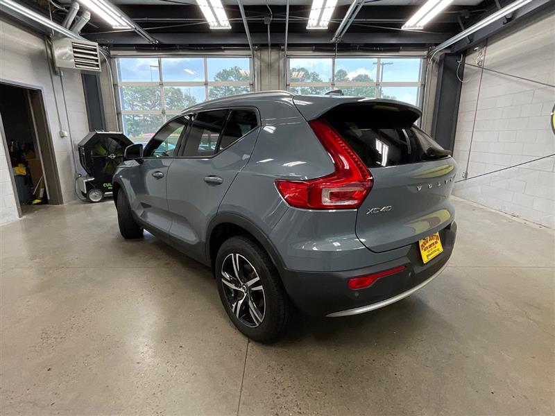 2023 VOLVO XC40 Core