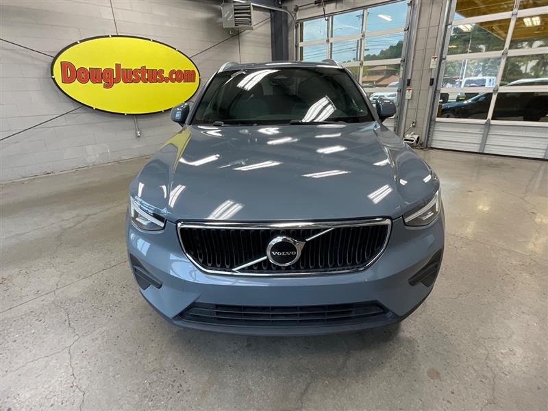 2023 VOLVO XC40 Core