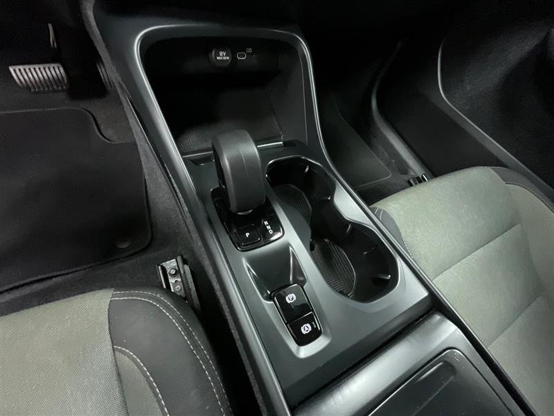 2023 VOLVO XC40 Core