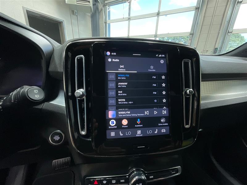 2023 VOLVO XC40 Core