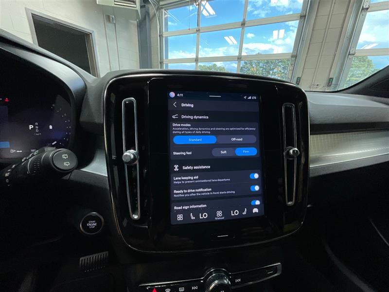 2023 VOLVO XC40 Core
