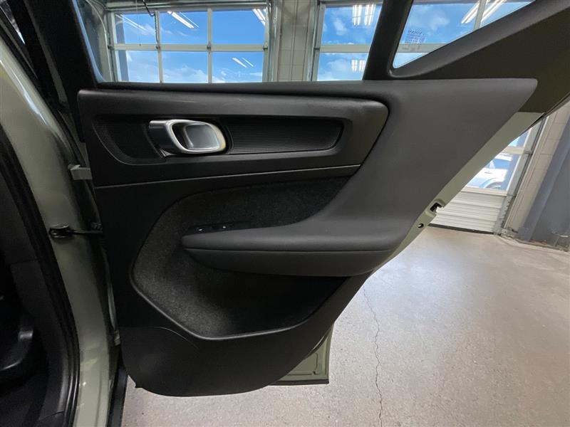 2023 VOLVO XC40 Core
