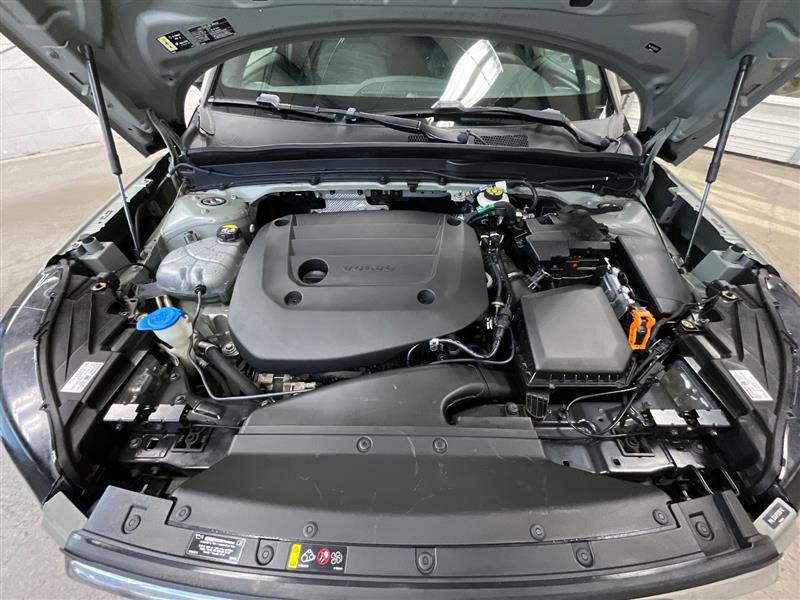2023 VOLVO XC40 Core