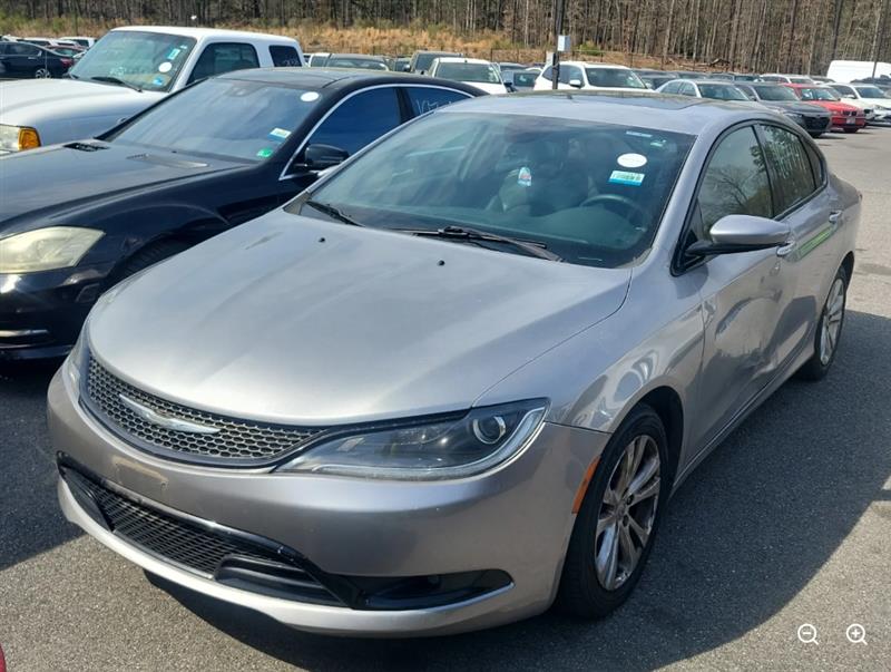2015 Chrysler 200 S's photo