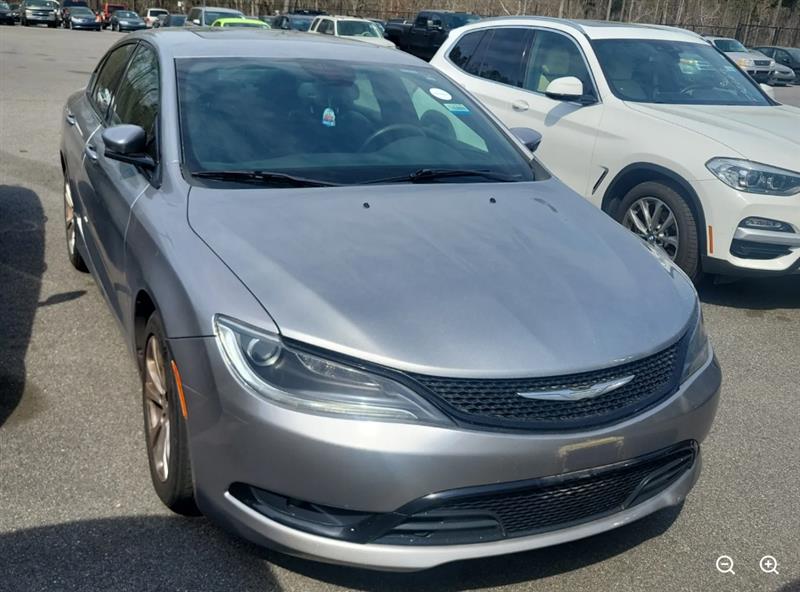 2015 Chrysler 200 S - Photo 5