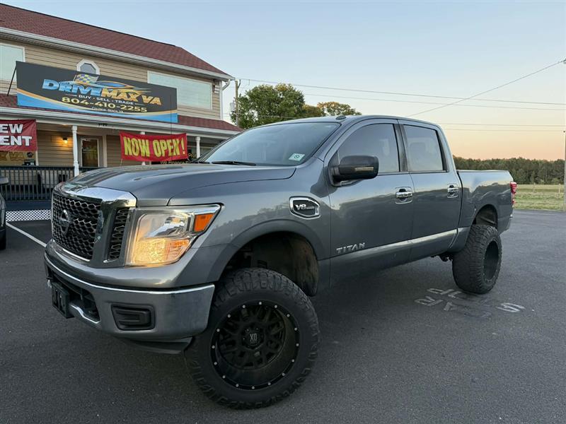 2017 Nissan Titan SV 4X4 Crew Cab's photo