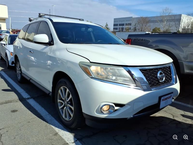 2015 Nissan Pathfinder SV 4WD's photo
