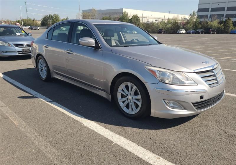 2013 Hyundai Genesis 3.8's photo