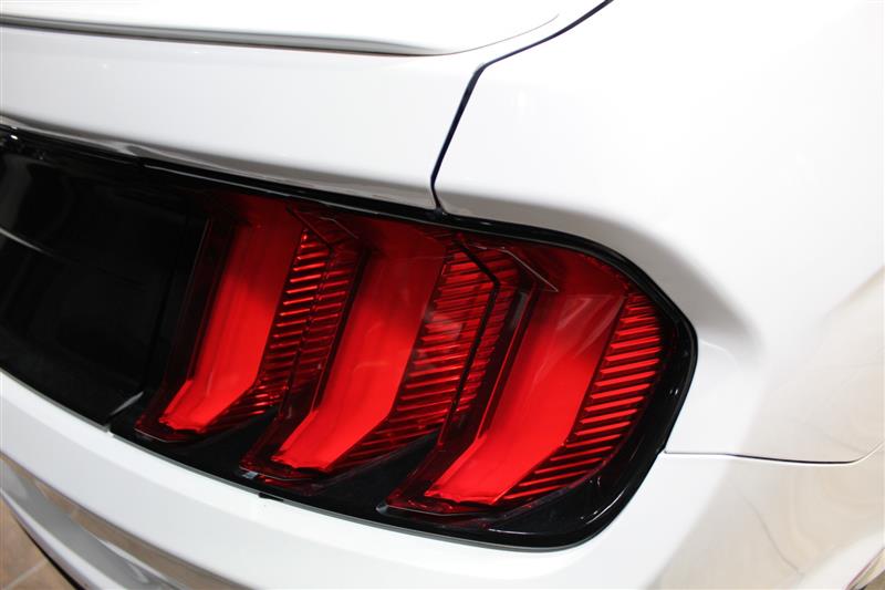2018 Ford Mustang EcoBoost - Photo 11