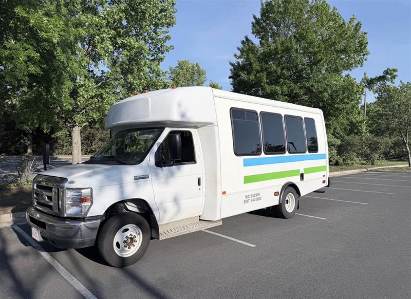 2019 Ford E-Series DRW E-450 Super Duty 158 in WB's photo