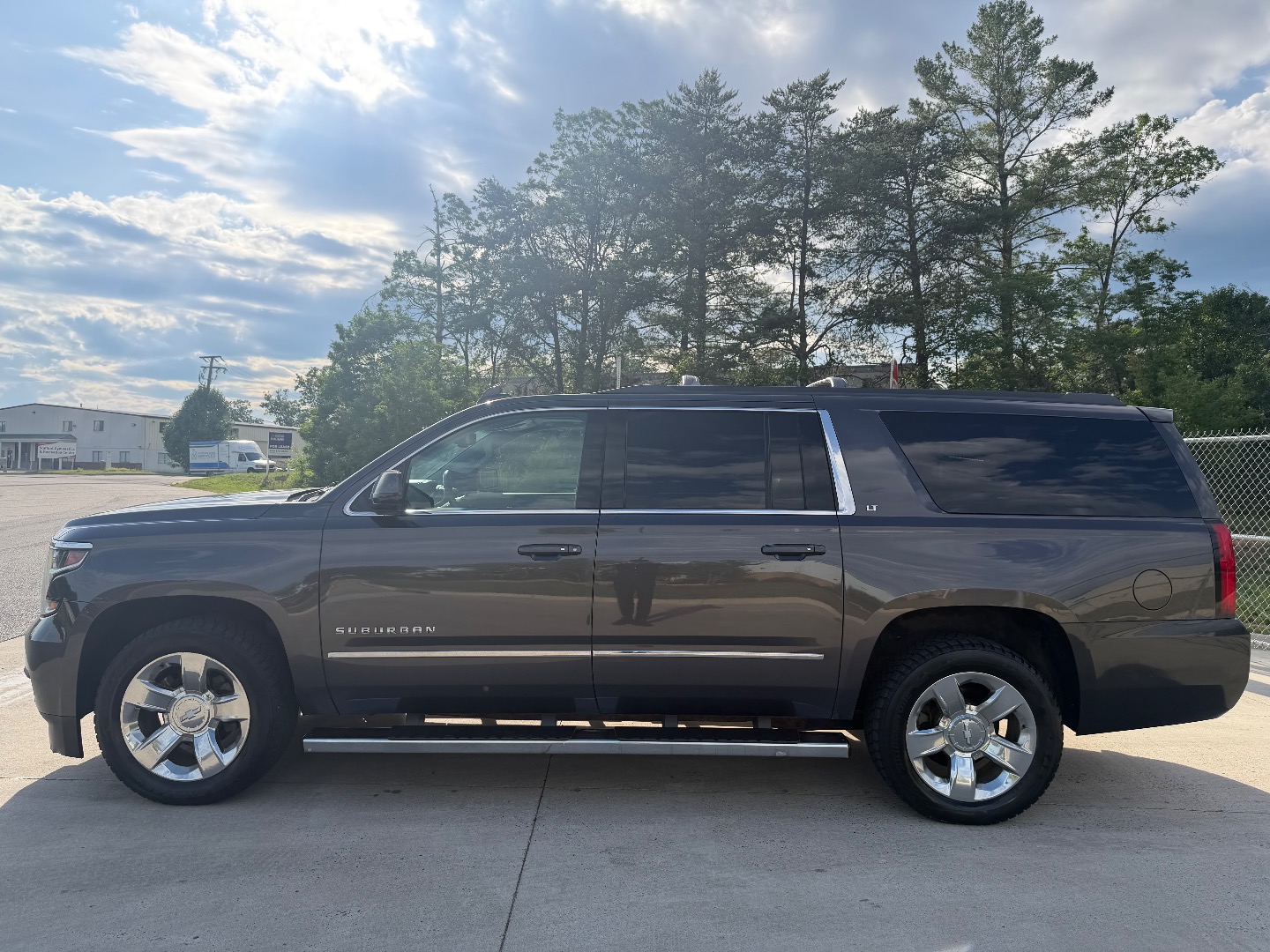 2017 Chevrolet Suburban LT - Photo 3