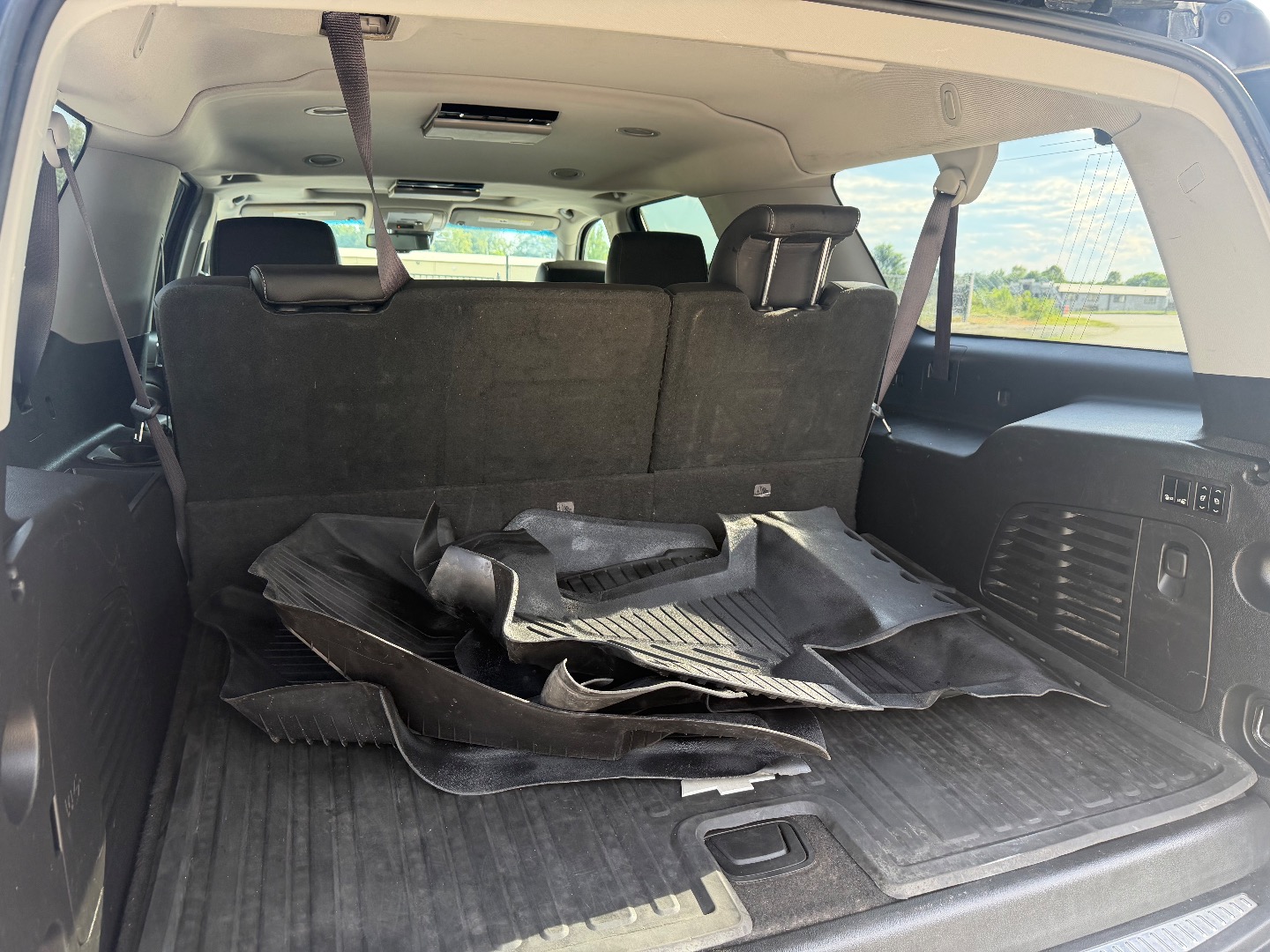 2017 Chevrolet Suburban LT - Photo 9