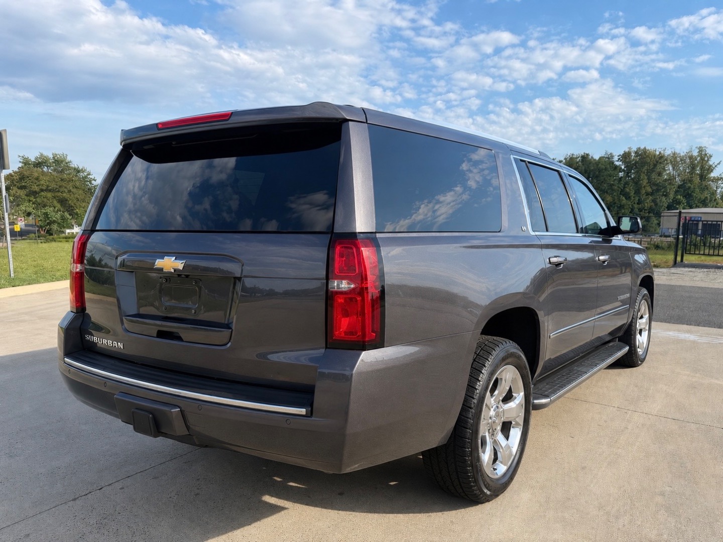 2017 Chevrolet Suburban LT - Photo 13