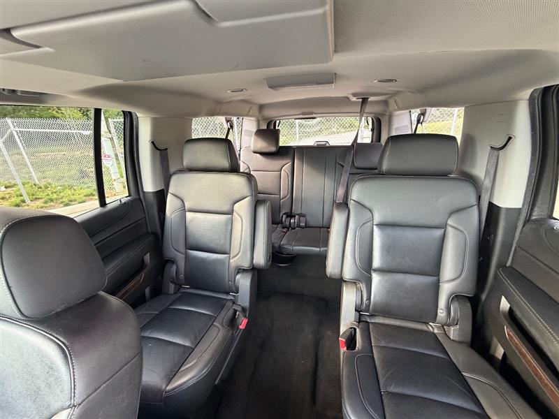 2017 Chevrolet Suburban LT - Photo 15