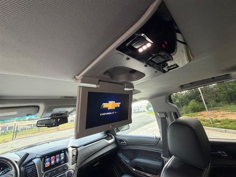 2017 Chevrolet Suburban LT - Photo 18